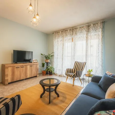 New On The Market - Stylish 3br Unit Walking Distance To The By Sf Homes