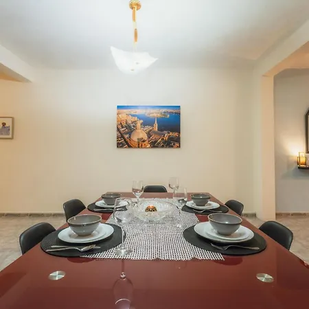 New On The Market - Stylish 3br Unit Walking Distance To The By Sf Homes *