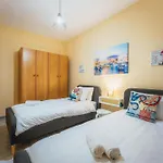 New On The Market - Stylish 3br Unit Walking Distance To The By Sf Homes *