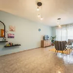 New On The Market - Stylish 3br Unit Walking Distance To The By Sf Homes